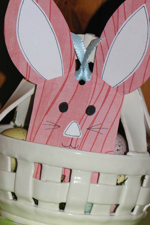 Cute peek-a-boo bunny tags with free template.