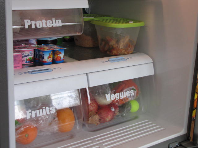 https://www.cleanandscentsible.com/wp-content/uploads/2011/05/fridge-organizing-012.jpg