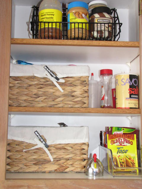 STORAGE MANIAC 2-Pack Expandable Kitchen Counter & Cabinet Shelf Organizer,Brown