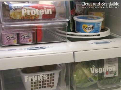 Lots of tips and tricks to organize your fridge and freezer! // via Clean and Scentsible #kitchenorganization
