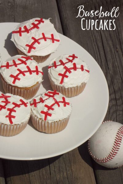 Easy to make baseball cupcakes. Perfect for post game treats! // cleanandscentsible.com