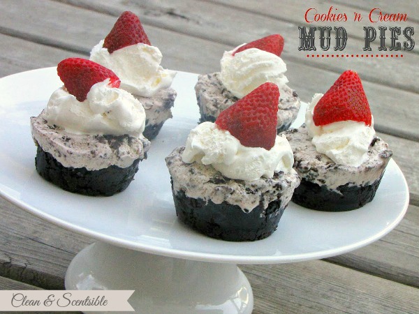 These cookies and cream mud pies are SO good !  Such a fun summer treat!