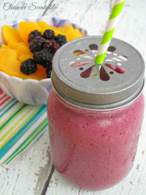 Blackberry Peach Smoothie.  // cleanandscentsible.com