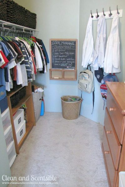 Great ideas for keeping kids' closets organized! // cleanandscentsible.com