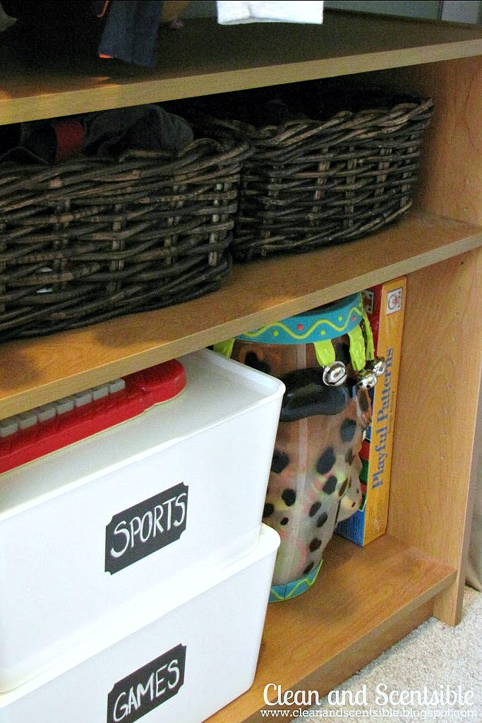 Tips for organizing kids' closets. // cleanandscentsible.com