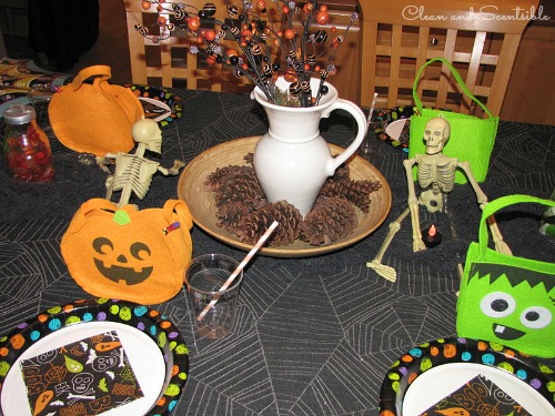 Tons of Halloween party ideas - food, decor, games, and kids' crafts!