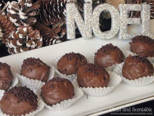Chocolate Oreo Cheesecake Balls.  These look SO good!