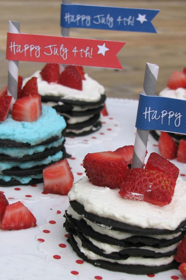 These mini ice box cakes are such a fun and easy dessert idea for July 4th or Canada Day. Free printable flags included too!