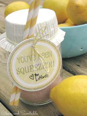 Cherry lemonade slush in a mason jar with free printable. Cute neighbour or hostess summer gift!