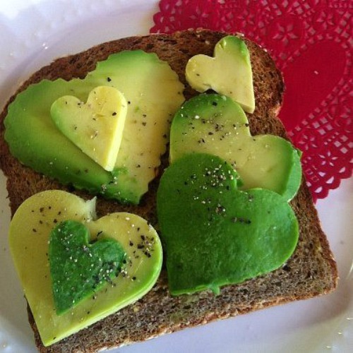 Avocado hearts on toast and lots of other healthy Valentine's day food ideas!