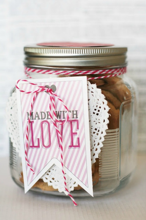 Lots of pretty Valentine's Day packaging ideas!