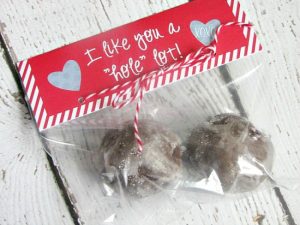 "I like you a 'hole' lot" Valentine's Day treat toppers for donut holes.