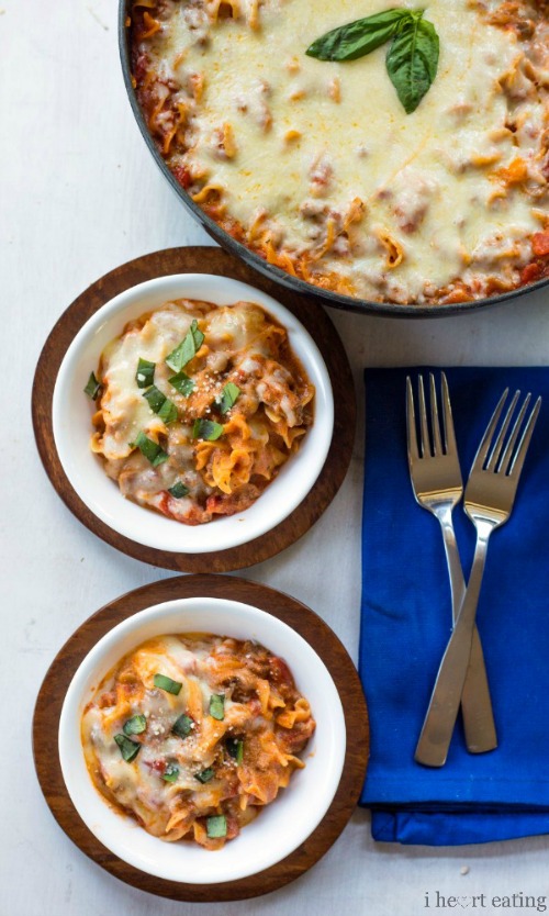 Lots of quick and easy one pot meal ideas!  Perfect for those weeknight dinners!