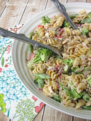 This fresh and flavorful vegetable pasta salad is perfect for summer BBQs! Delicious!