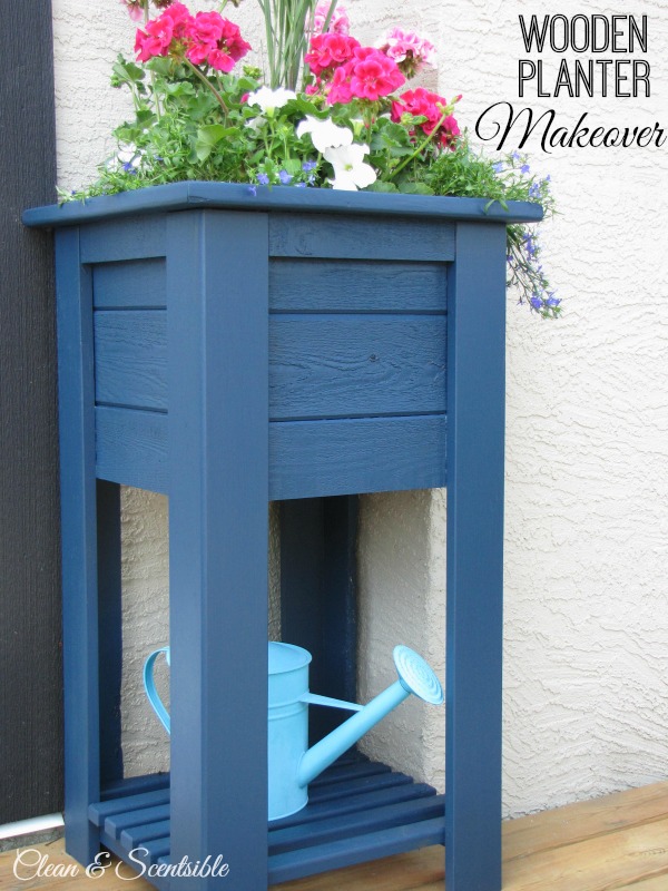 Wooden planter makeover using Behr Weather Proofing Wood Stain and Sealer in Atlantic.