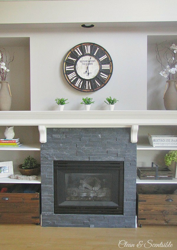 Great ideas for an updated fireplace! // cleanandscentsible.com