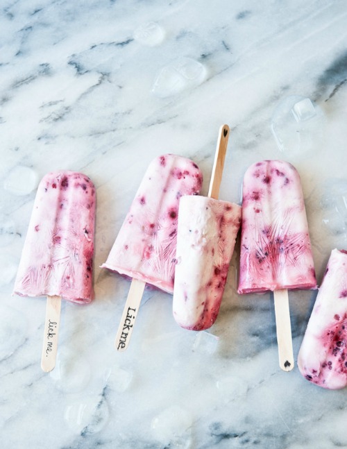 Smashed berry lime yogurt ice pops and lots of other yummy popsicle ideas.
