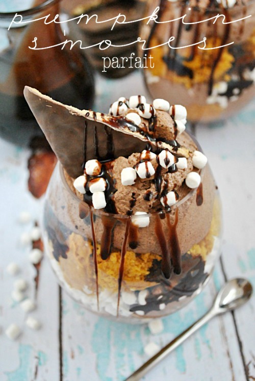 Pumpkin Smores Parfait - amazing collection of pumpkin recipes for fall! // cleanandscentsible.com