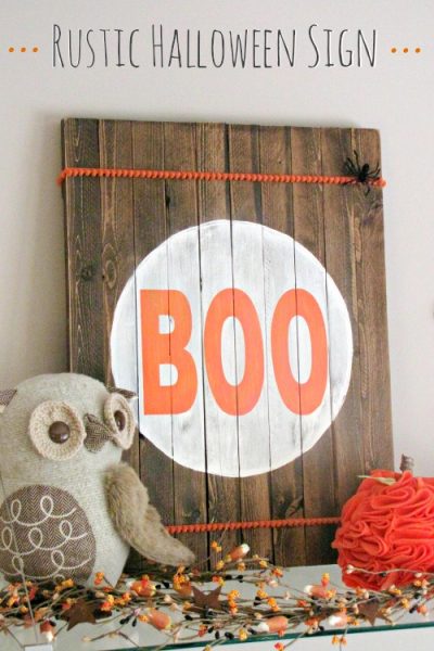 Rustic Hallowen Sign. Simple wooden Halloween sign made from garden stakes. Simple Boo sign.