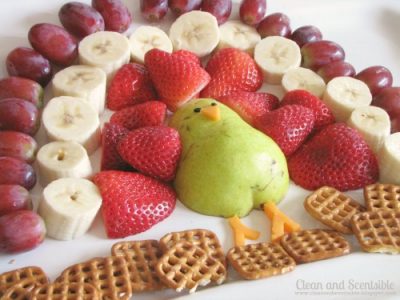 Cute turkey fruit platter! // cleanandscentsible.com