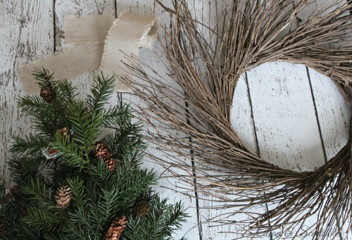 Beautiful rustic Christmas wreath. // cleanandscentsible.com