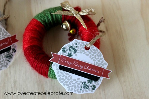 Simple yarn wreath party favors to use as ornaments.  These would also be cute as present toppers!