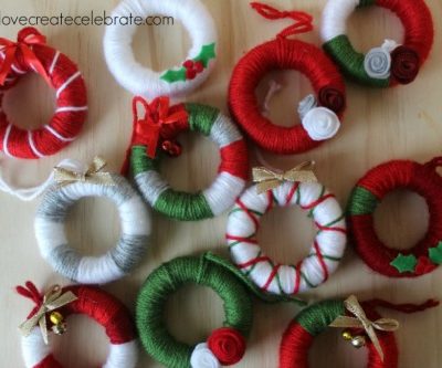 Simple yarn wreath party favors for your guests to take home to use as ornaments. These would also be cute as present toppers!