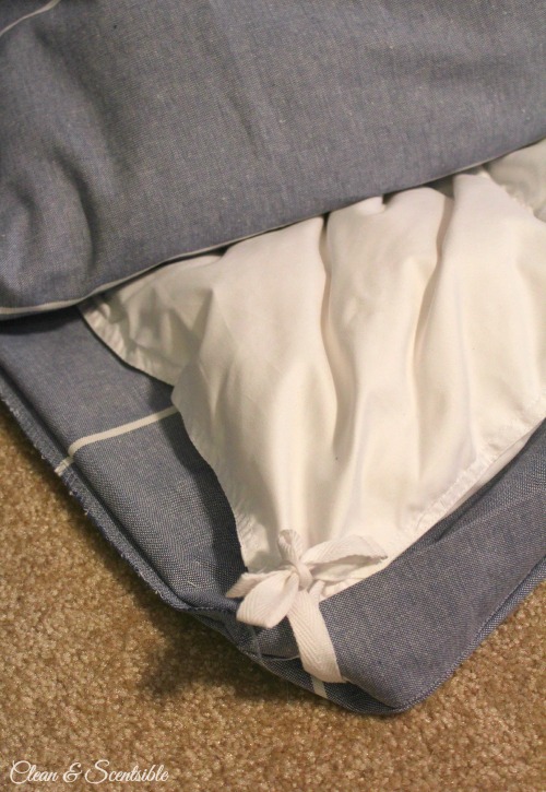 The Easiest Way To Put On A Duvet Cover, How To Get Duvet Cover To Stay In Place