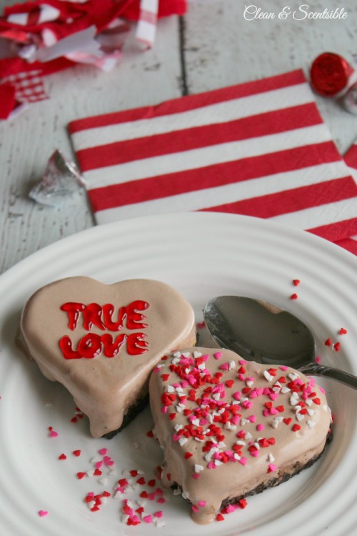 Valentine's Day Ice Cream Love tarts!. These are so cute and super easy to make! // cleanandscentsible.com