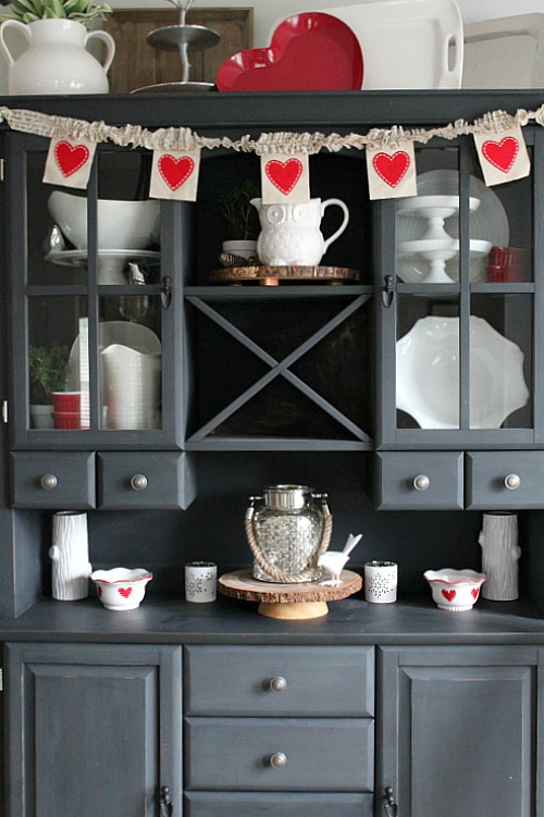 Love all of these simple Valentine's Day decor ideas! // cleanandscentsible.com