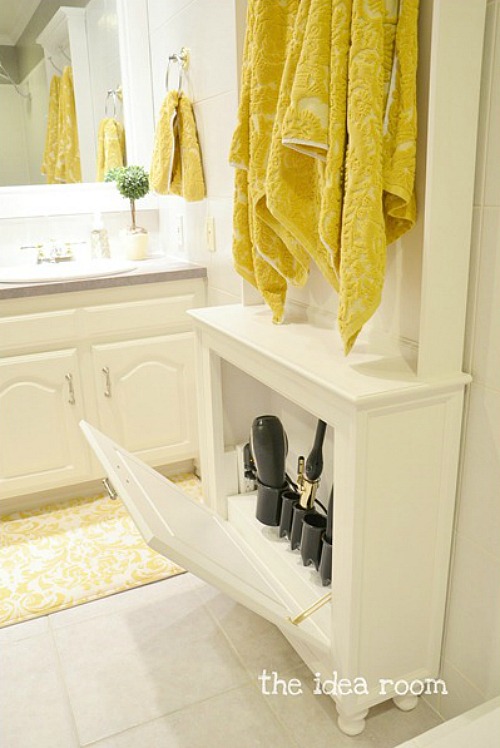 Beautiful and functional bathroom storage ideas. Love these! // cleanandscentsible.com