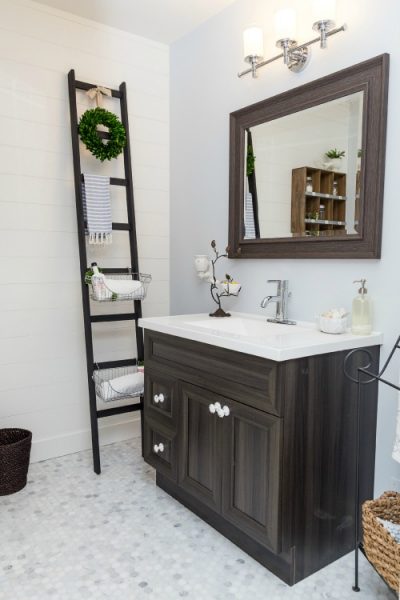 Beautiful and functional bathroom storage ideas. Love these! // cleanandscentsible.com