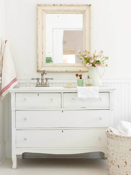 Beautiful and functional bathroom storage ideas.  Love these!  // cleanandscentsible.com