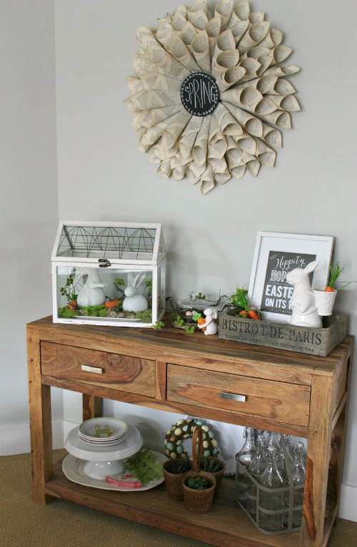 Beautiful ideas to decorate your home for spring! // cleanandscentsible.com