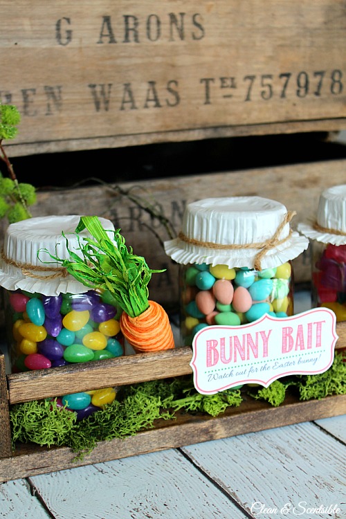 Cute Easter mason jar display with free printable Bunny Bait tag. // cleanandscentsible.com