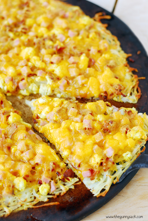 Breakfast pizza with hash brown crust and lots of other delicious breakfast ideas. Perfect for Mother's day!