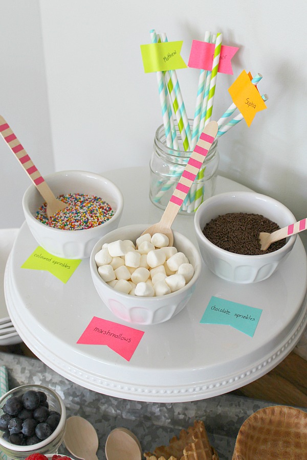 Fun ideas for a simple summer ice cream party using Post-it notes!