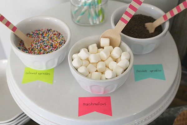 Fun ideas for a simple summer ice cream party using Post-it notes!