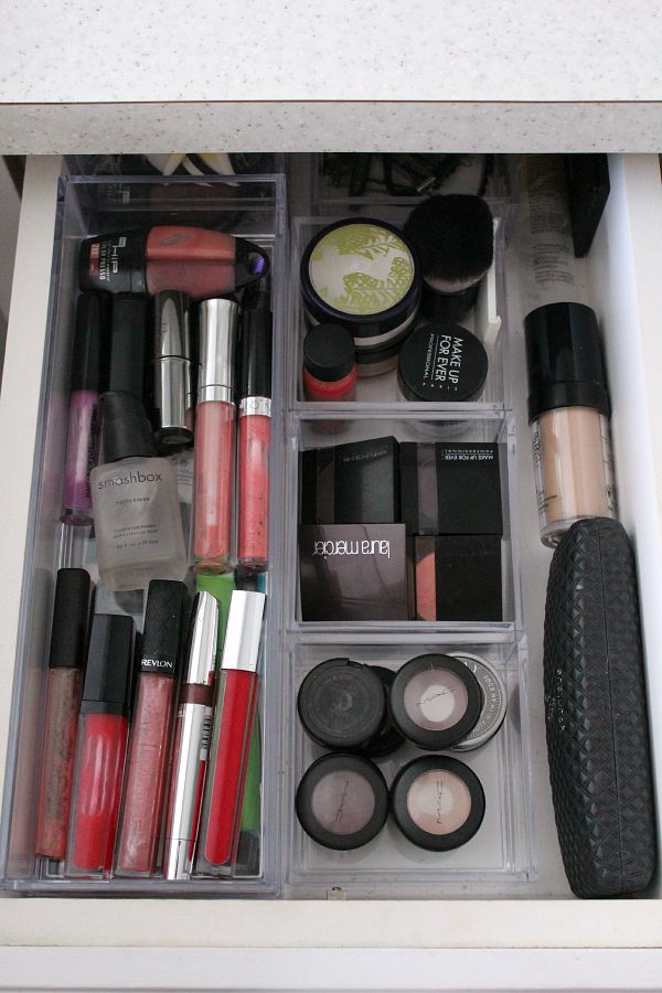 Easy ideas for organizing make-up and when to get rid of it!