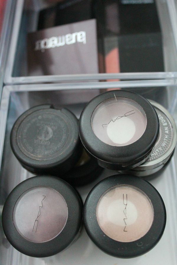 Easy ideas for organizing make-up and when to get rid of it!