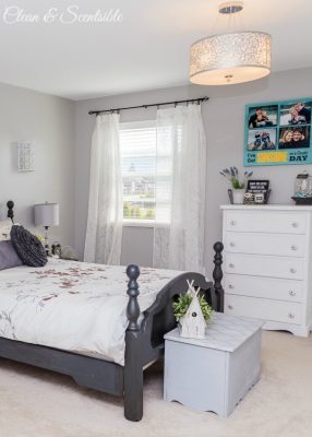 How to declutter a master bedroom. Great tips and free planning printables to help you get things done once and for all.