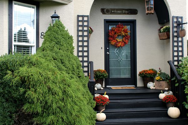 Beautiful fall front porch and home tour.  Tons of fall inspiration.