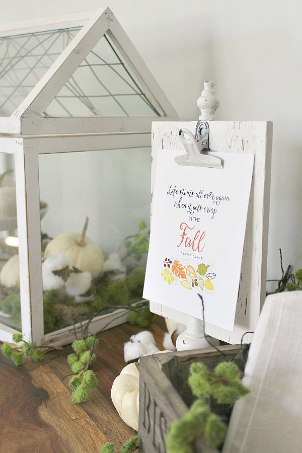 Beautiful free fall printable and along with pretty fall decor ideas.