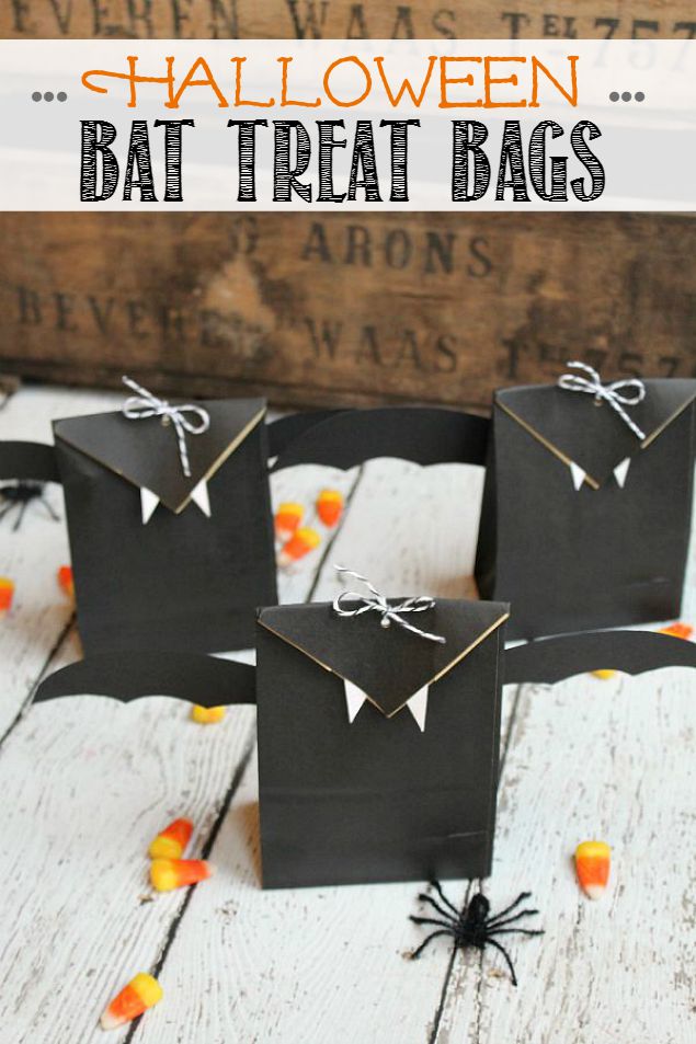 Easy Halloween treat bags - perfect for Halloween parties!