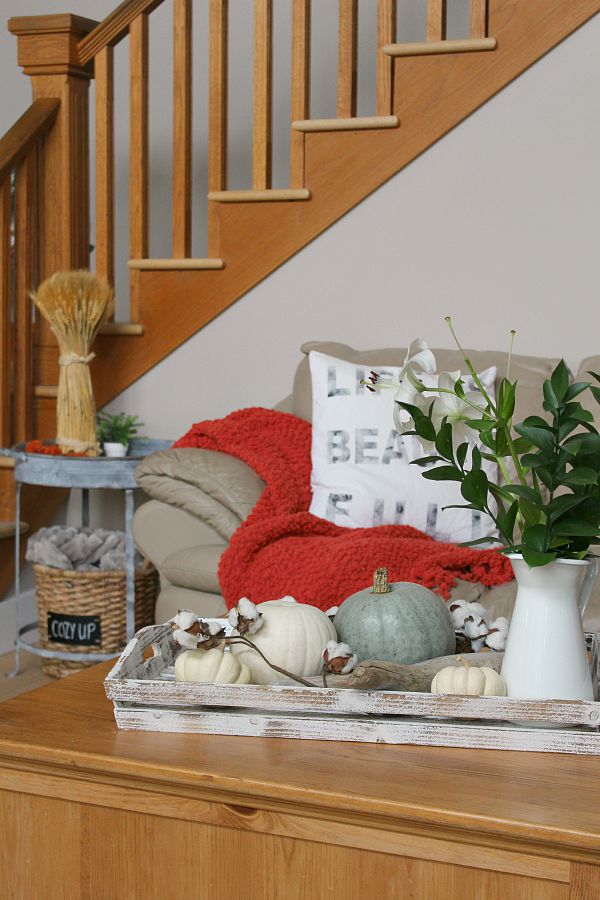 Beautiful fall home tour with lots of simple fall decor ideas! //cleanandscentsible.com
