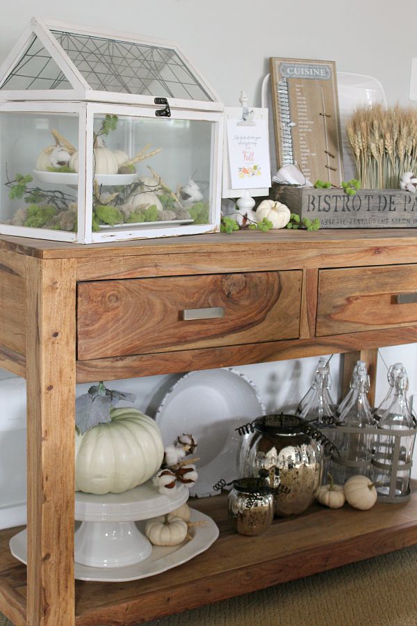 Beautiful ways to display pumpkins for your fall decor.