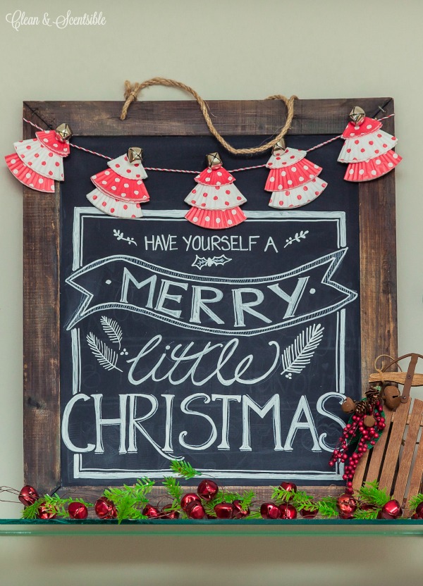 I love all of these beautiful Christmas chalkboards! I need to try one!