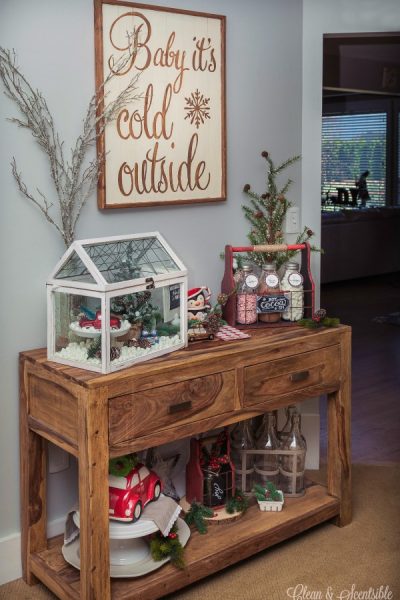 https://www.cleanandscentsible.com/wp-content/uploads/2015/11/Christmas-Home-Tour-Dining-Room-edit-400x600.jpg