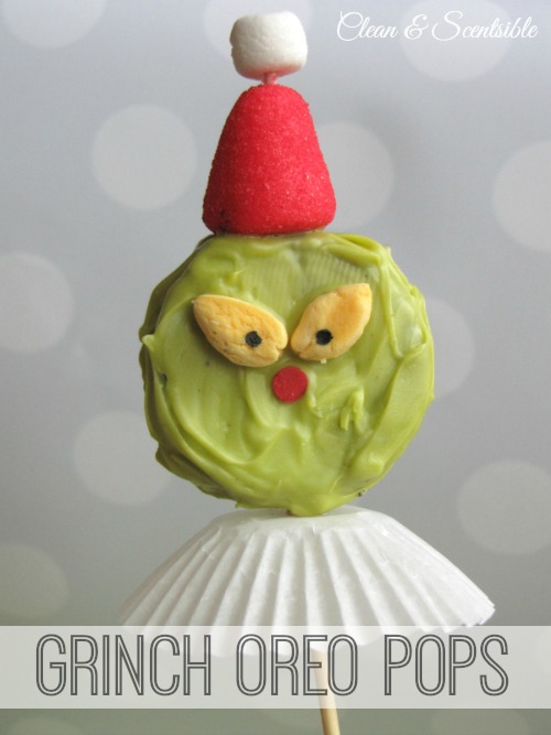 How cute are these grinch Oreo pops?