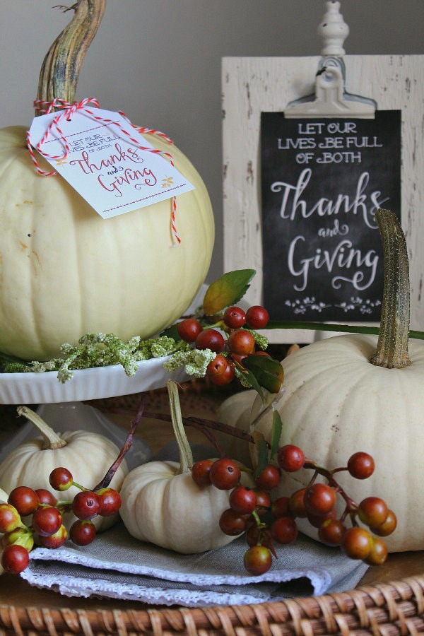 Free Thanksgiving printables with lots of creative ways to use them in your holiday decor!